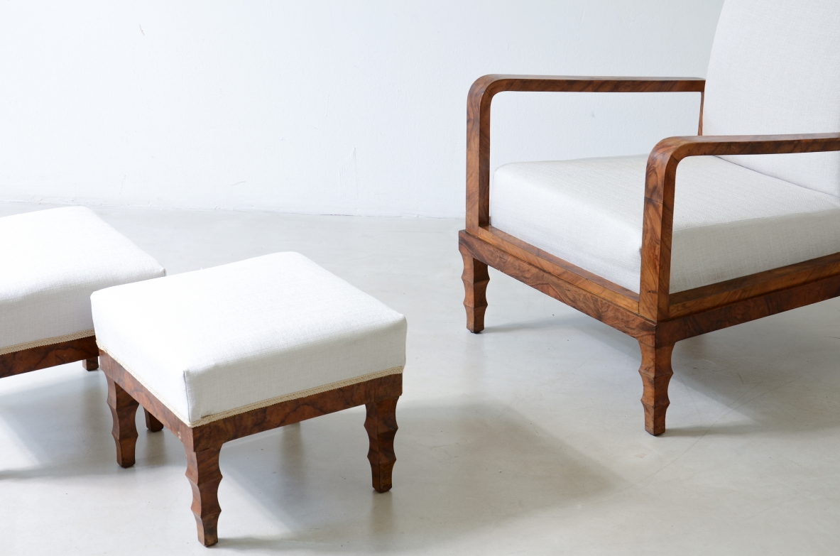 Pair of elegant walnut burl armchairs.Italian manufacture, 1930s. In the style of Emilio Lancia/Gio Ponti.