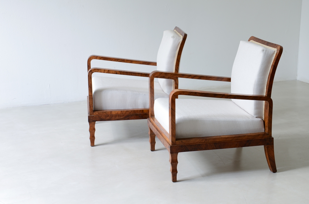 Pair of elegant walnut burl armchairs.Italian manufacture, 1930s. In the style of Emilio Lancia/Gio Ponti.
