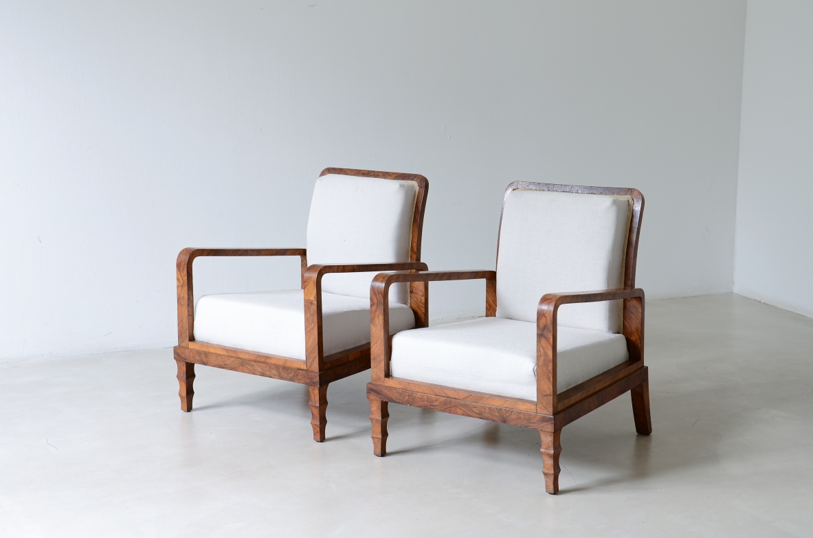 Pair of elegant walnut burl armchairs.Italian manufacture, 1930s. In the style of Emilio Lancia/Gio Ponti.
