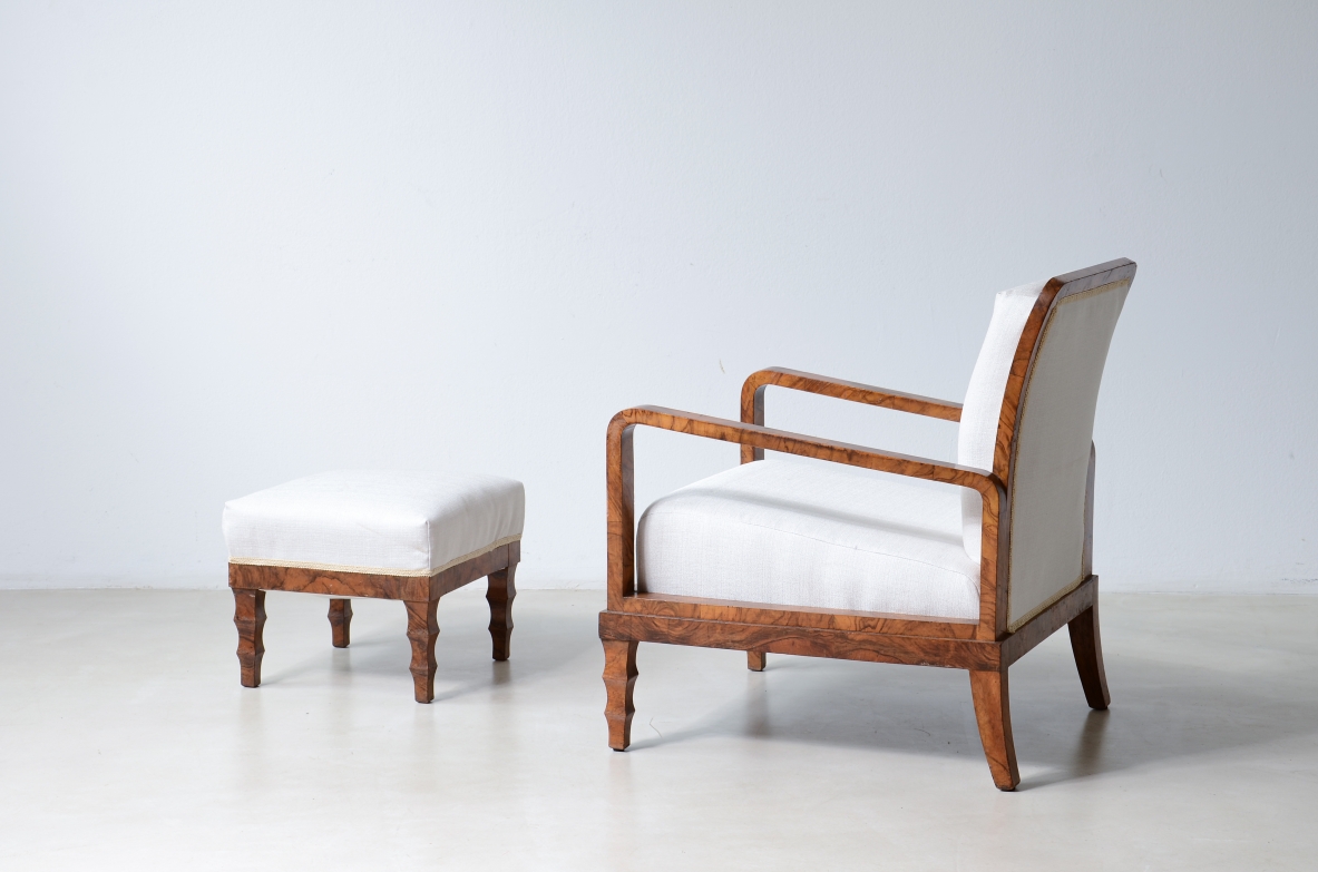 Pair of elegant walnut burl armchairs.Italian manufacture, 1930s. In the style of Emilio Lancia/Gio Ponti.