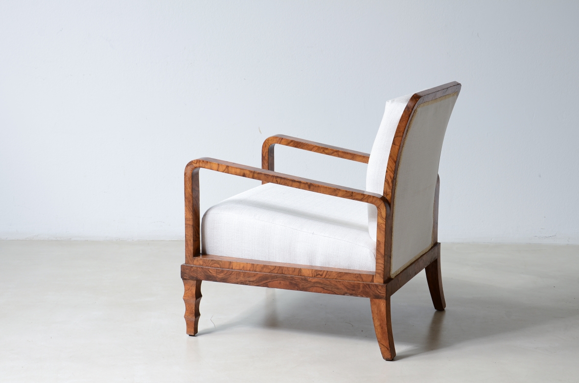 Pair of elegant walnut burl armchairs.Italian manufacture, 1930s. In the style of Emilio Lancia/Gio Ponti.