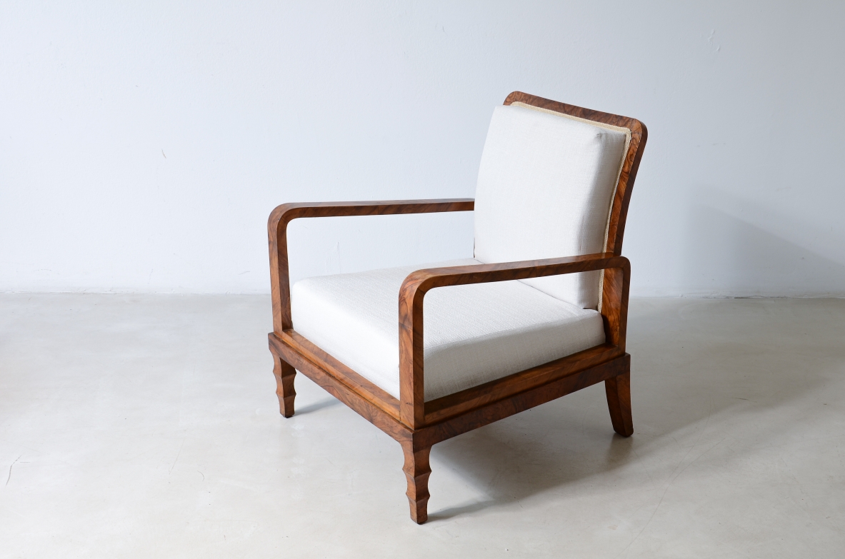 Pair of elegant walnut burl armchairs.Italian manufacture, 1930s. In the style of Emilio Lancia/Gio Ponti.