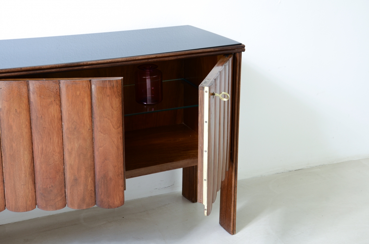 Guglielmo Ulrich. Rare four-door walnut cabinet with a wave motif. Arca manufacture, 1940s.