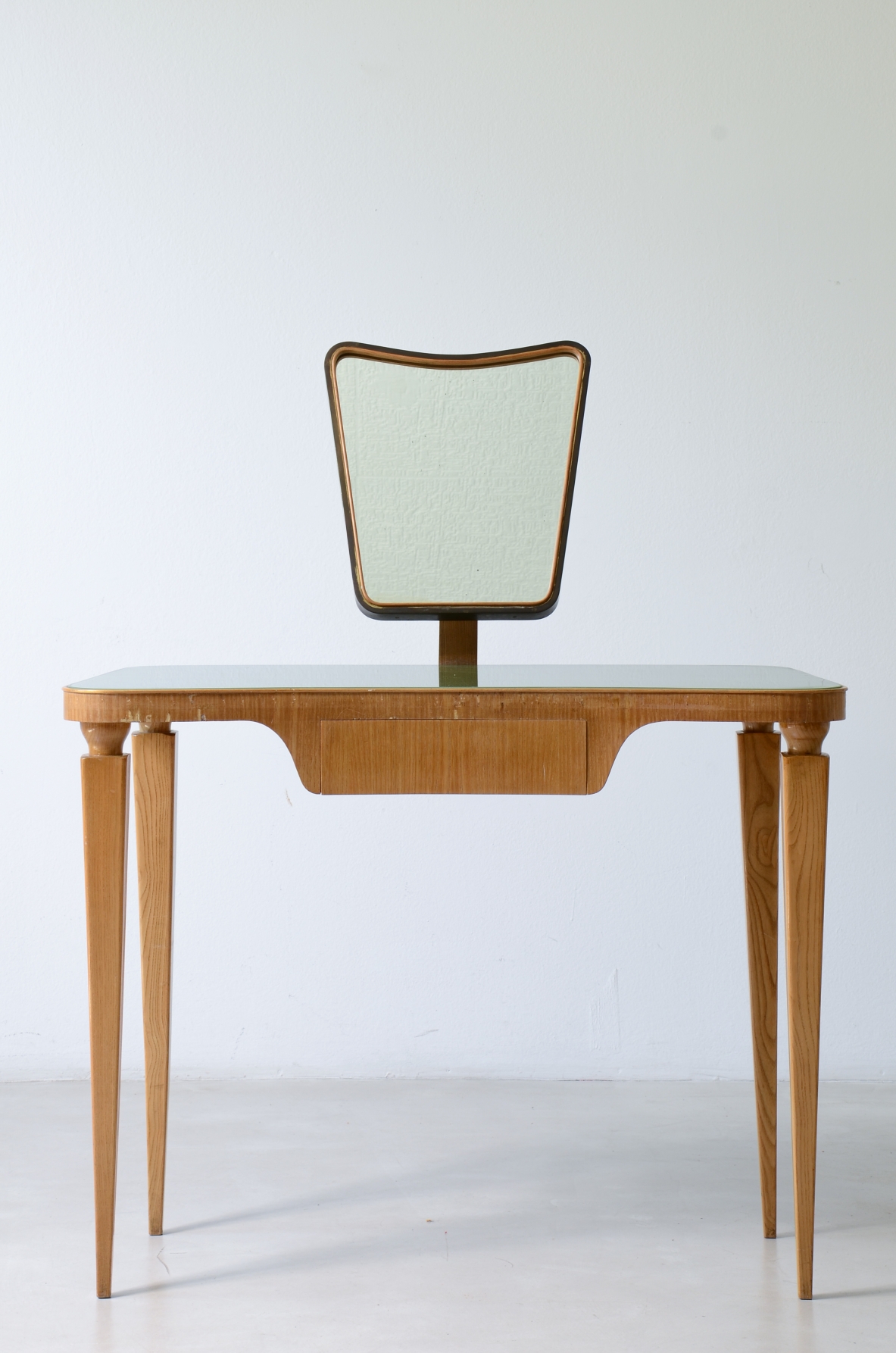 Elegant ash vanity console. Italian manufacture, circa 1940.