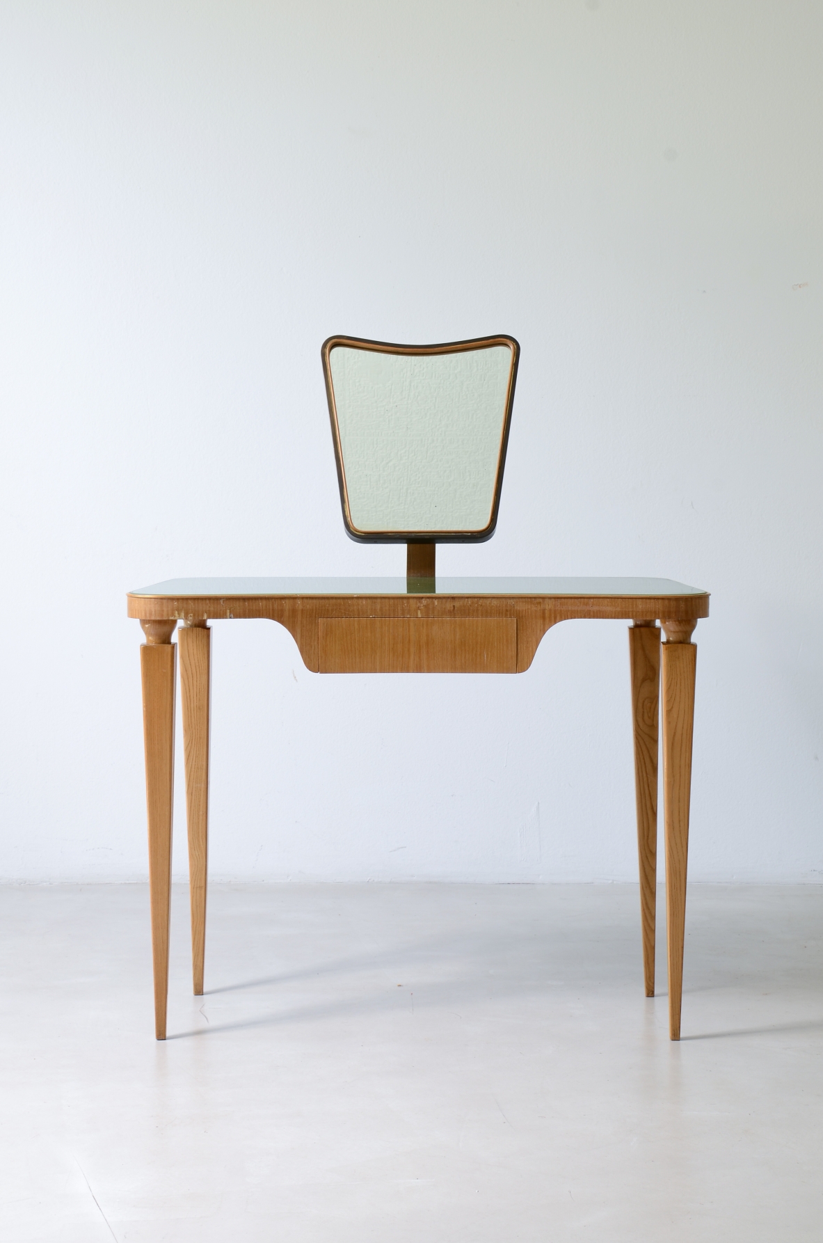 Elegant ash vanity console. Italian manufacture, circa 1940.