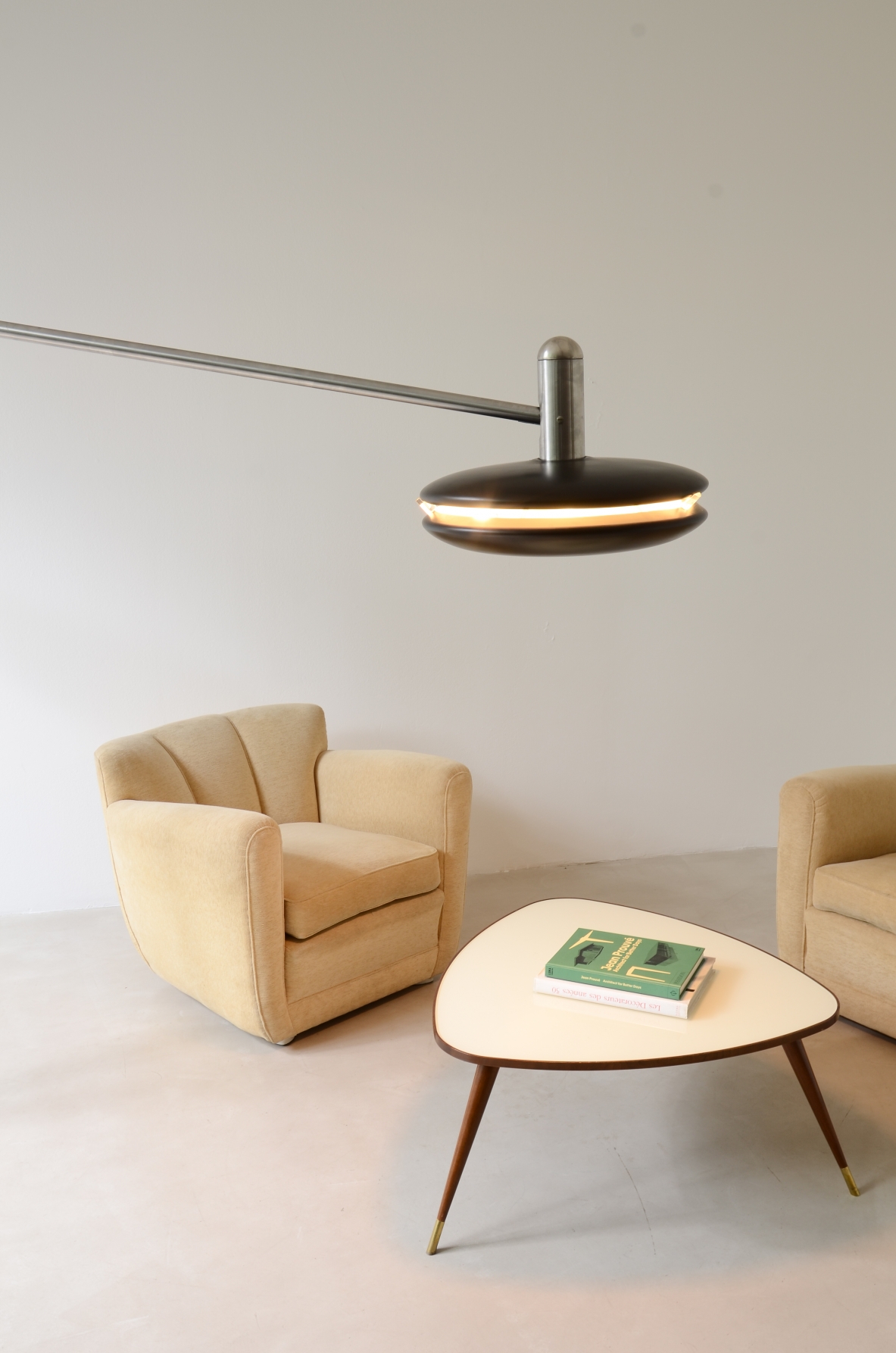 Selenova 1972  large floor lamp in steel and lacquered metal with a swing arm