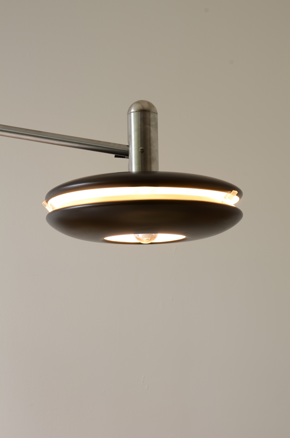 Selenova 1972  large floor lamp in steel and lacquered metal with a swing arm