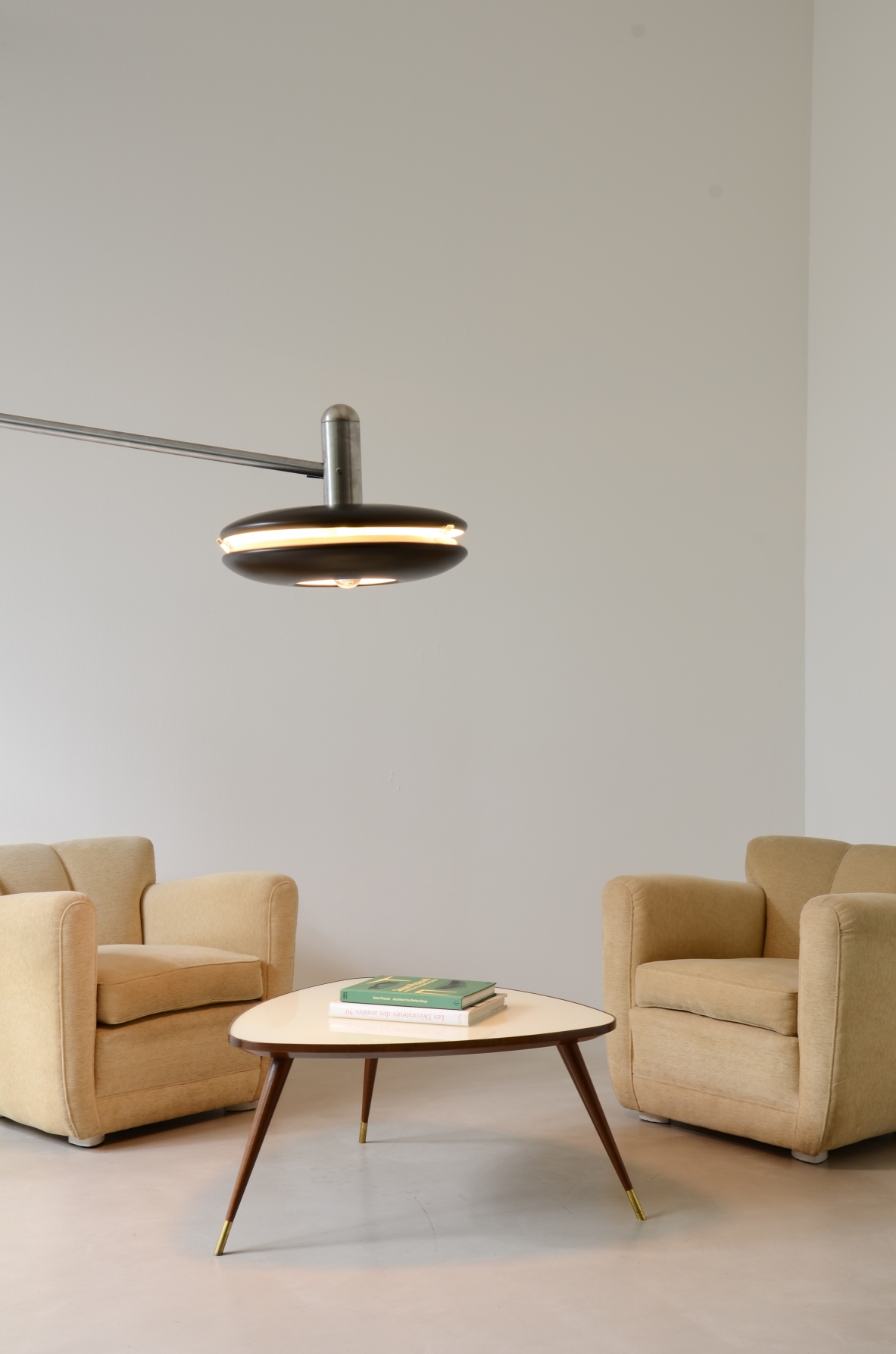 Selenova 1972  large floor lamp in steel and lacquered metal with a swing arm