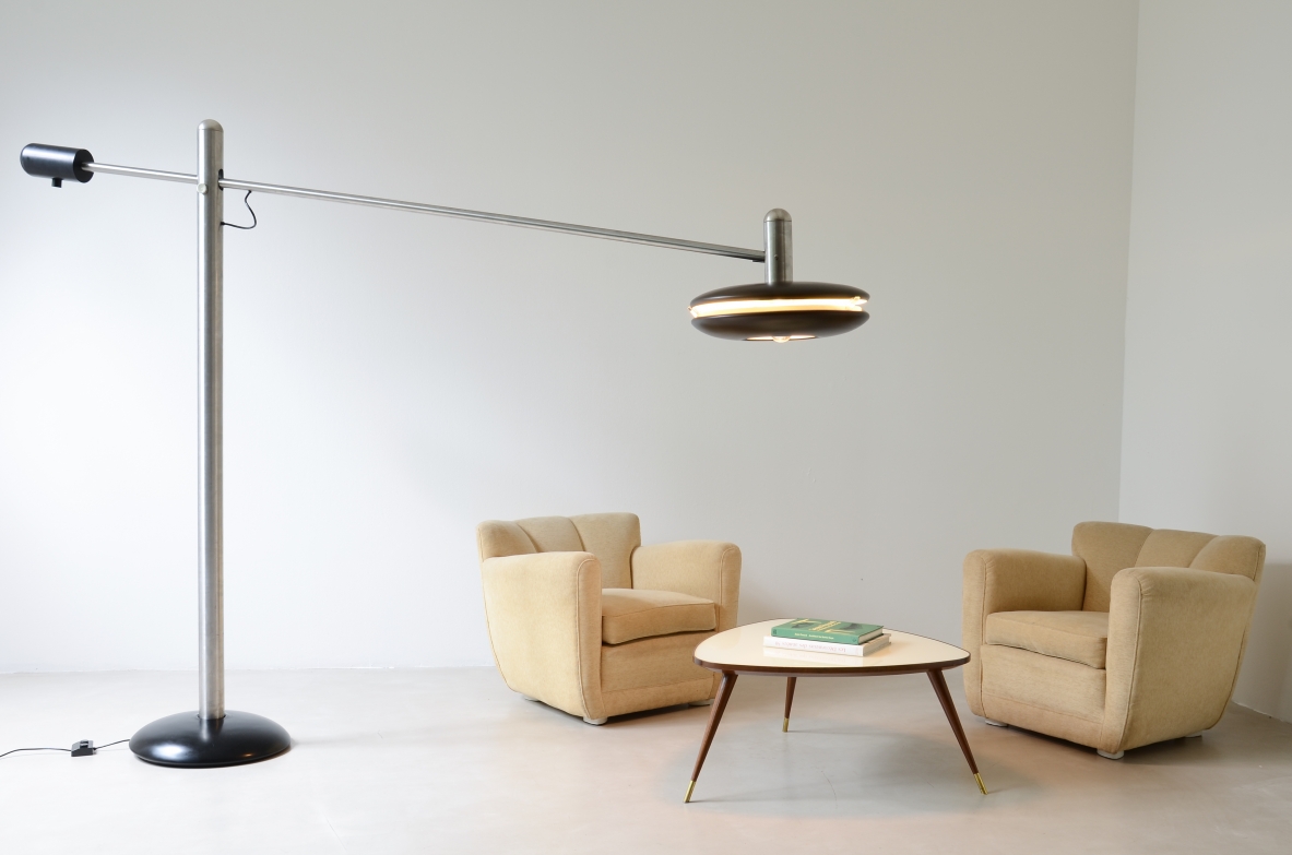 Selenova 1972  large floor lamp in steel and lacquered metal with a swing arm