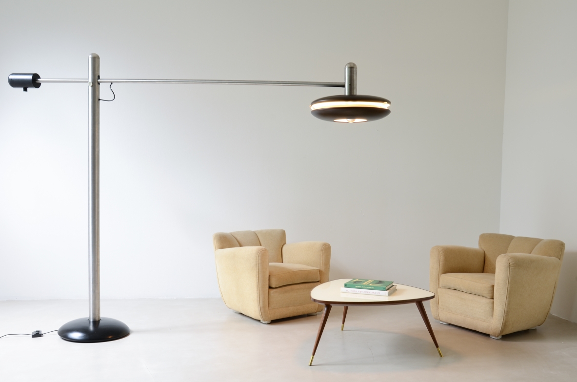 Selenova 1972  large floor lamp in steel and lacquered metal with a swing arm