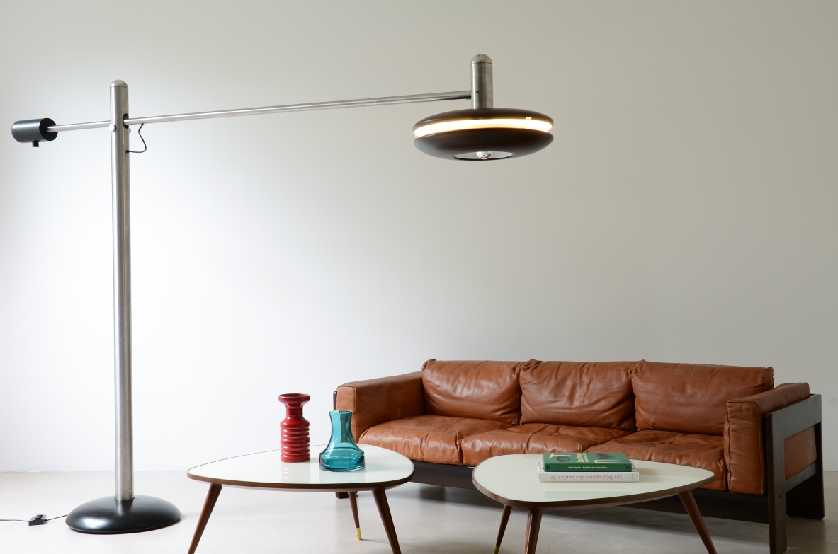 Selenova 1972  large floor lamp in steel and lacquered metal with a swing arm