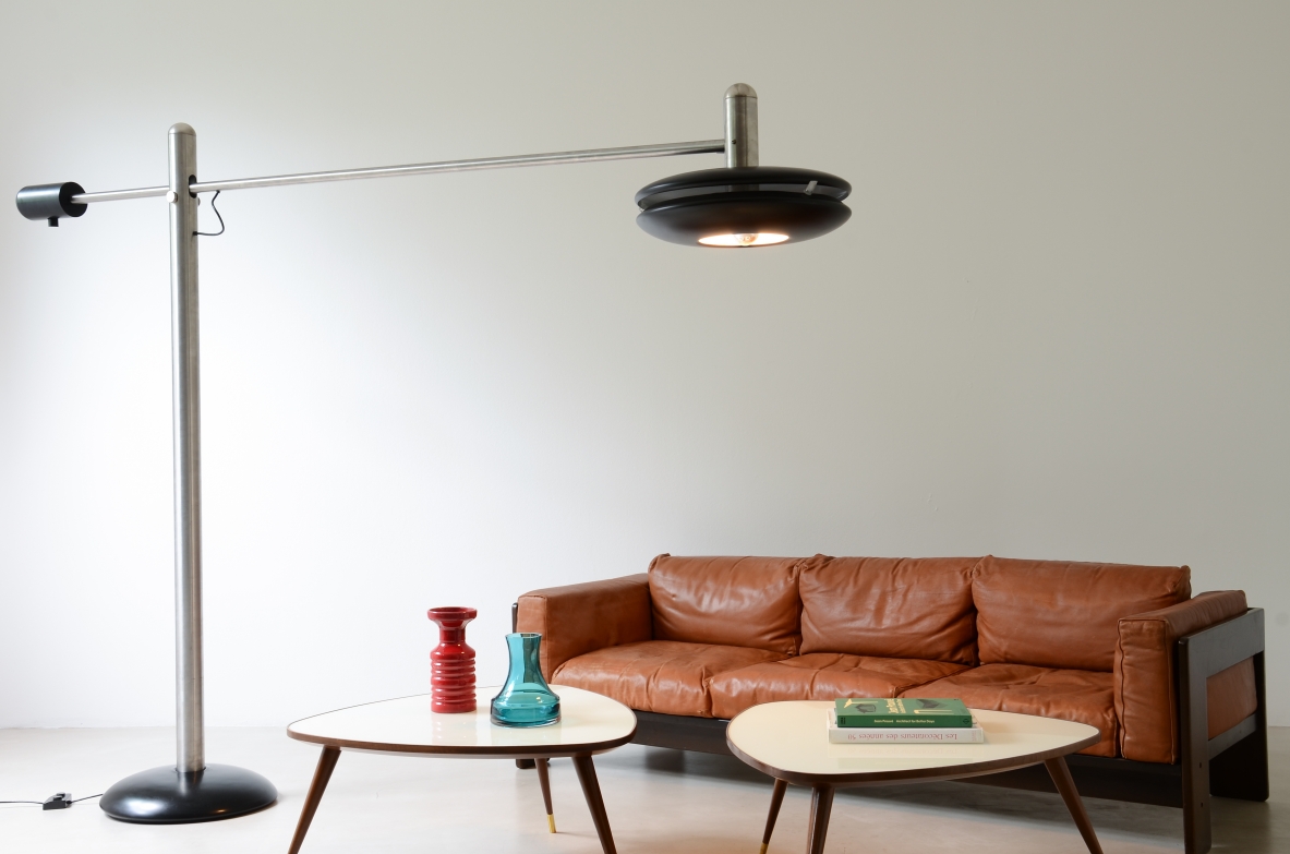 Selenova 1972  large floor lamp in steel and lacquered metal with a swing arm