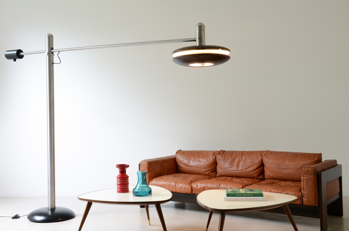 Selenova 1972  large floor lamp in steel and lacquered metal with a swing arm