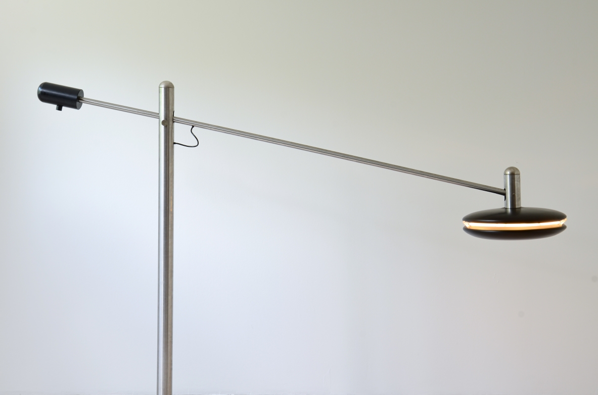 Selenova 1972  large floor lamp in steel and lacquered metal with a swing arm