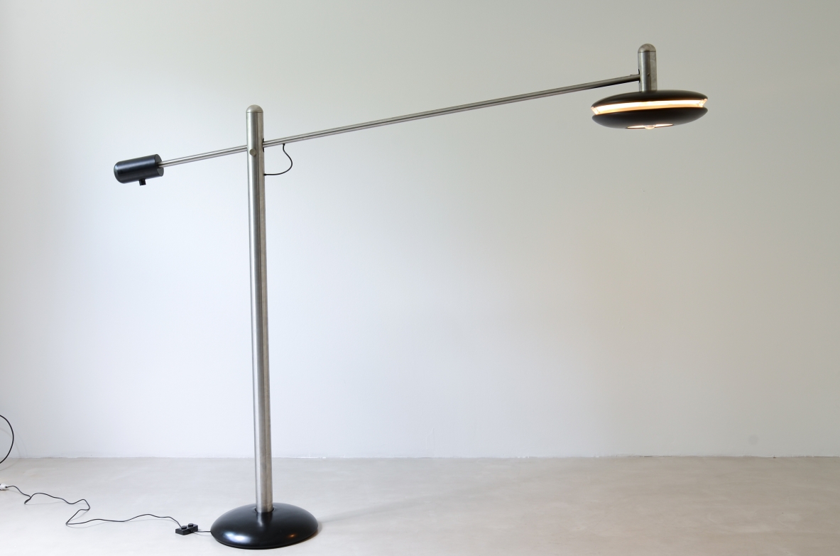 Selenova 1972  large floor lamp in steel and lacquered metal with a swing arm