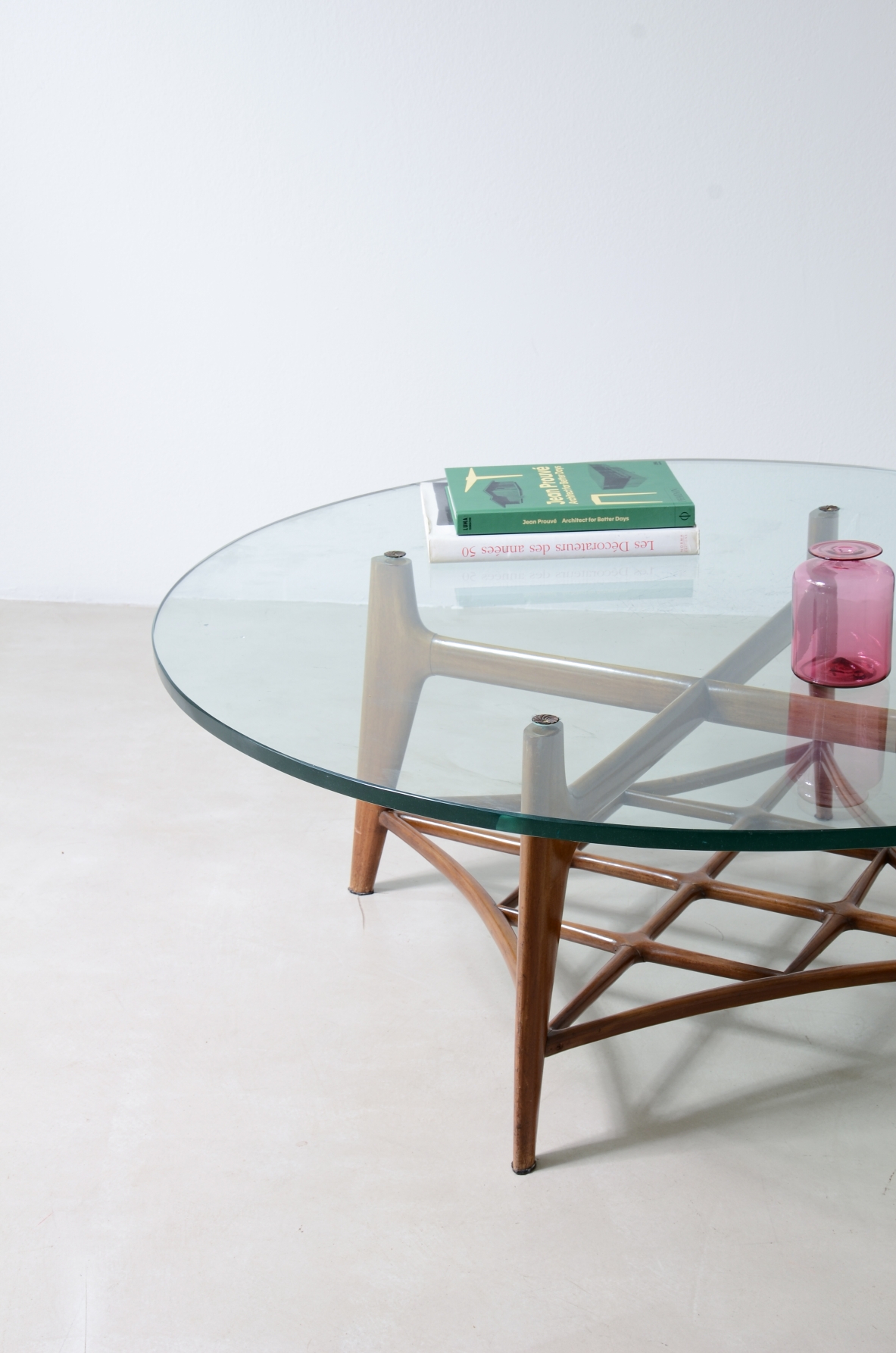 Splendid low table with four shaped wooden legs, Attributed to Gio Ponti, 1955