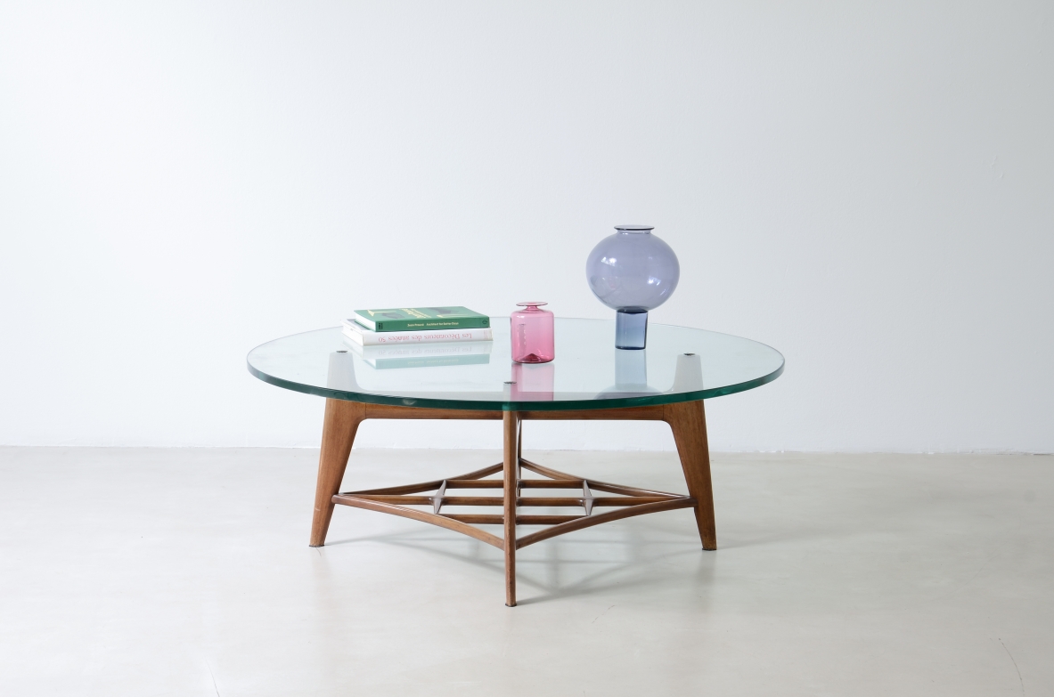 Splendid low table with four shaped wooden legs, Attributed to Gio Ponti, 1955