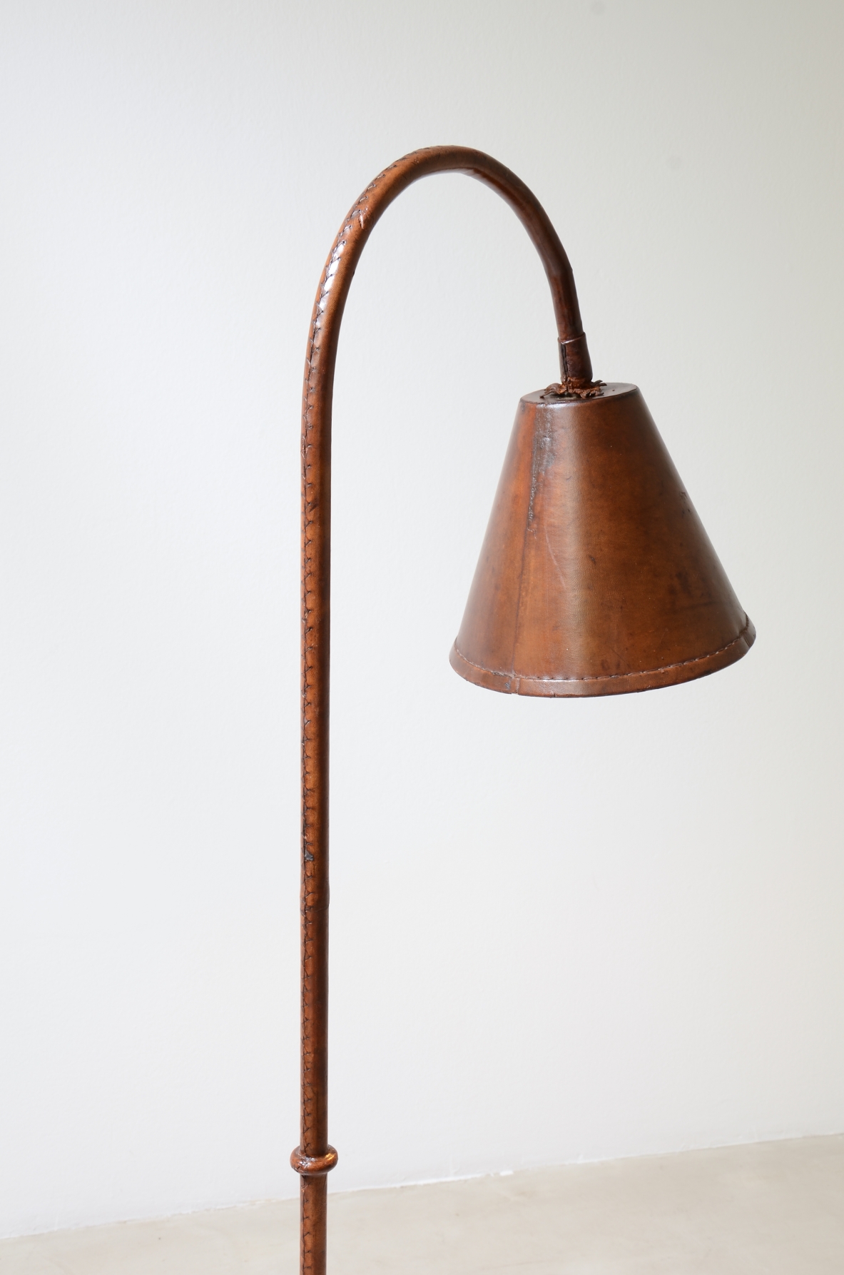 Jacques Adnet  Reading lamp entirely covered in leather. designed for Valenti, Spain, 1940.