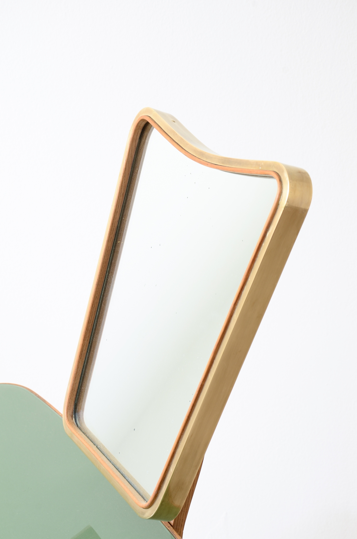 Elegante console toilette in frassino con cassetto sagomato. Manifattura italiana 1940ca.