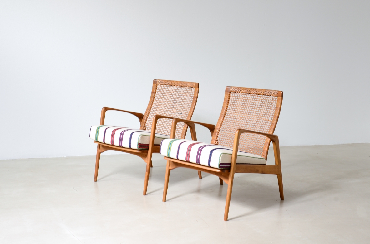 Coppia di poltroncine in legno sagomato, Manifattura scandinava, 1960ca.