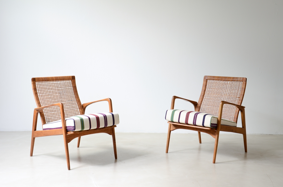 Coppia di poltroncine in legno sagomato, Manifattura scandinava, 1960ca.