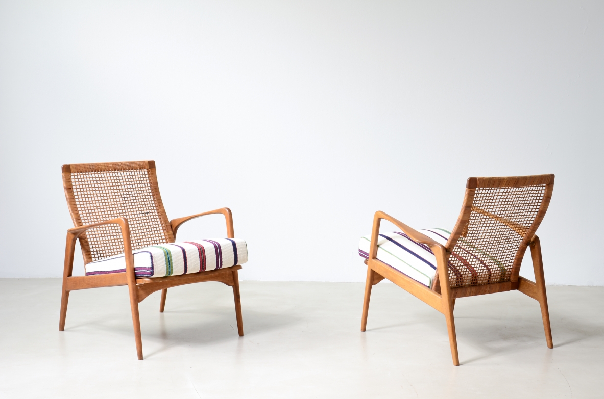 Coppia di poltroncine in legno sagomato, Manifattura scandinava, 1960ca.