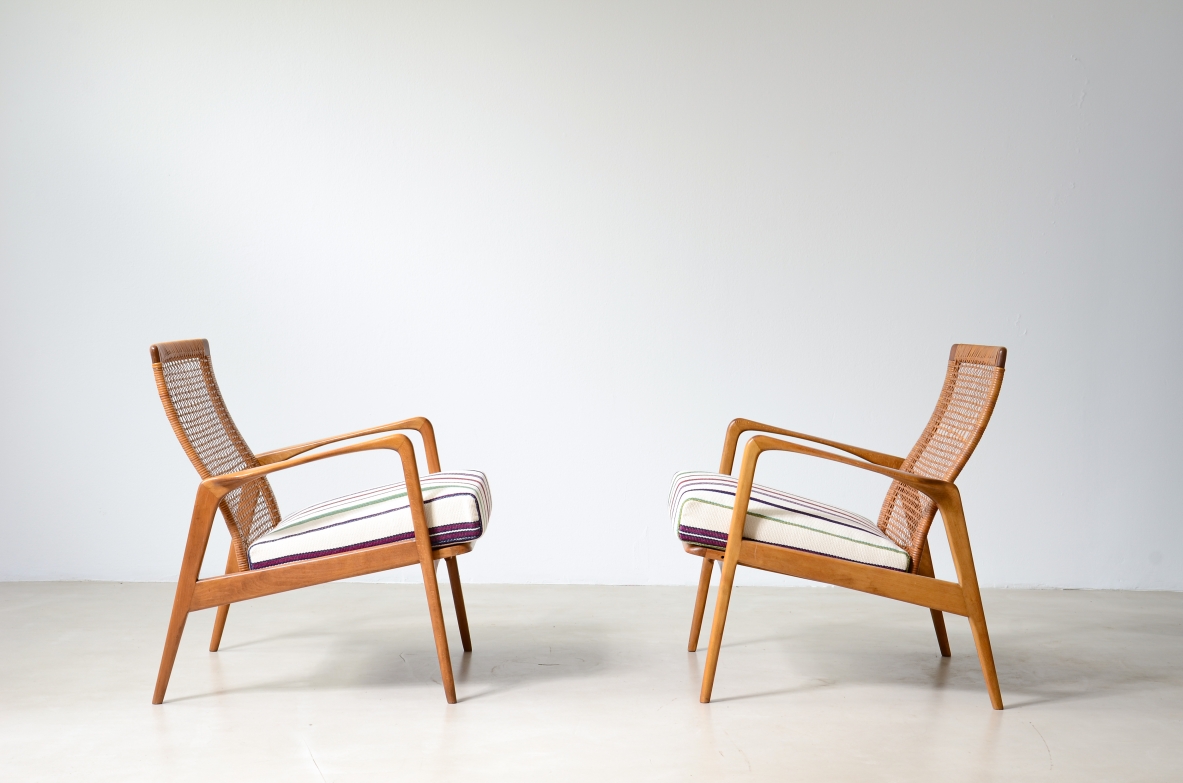 Coppia di poltroncine in legno sagomato, Manifattura scandinava, 1960ca.