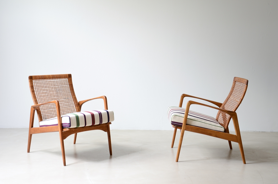 Coppia di poltroncine in legno sagomato, Manifattura scandinava, 1960ca.