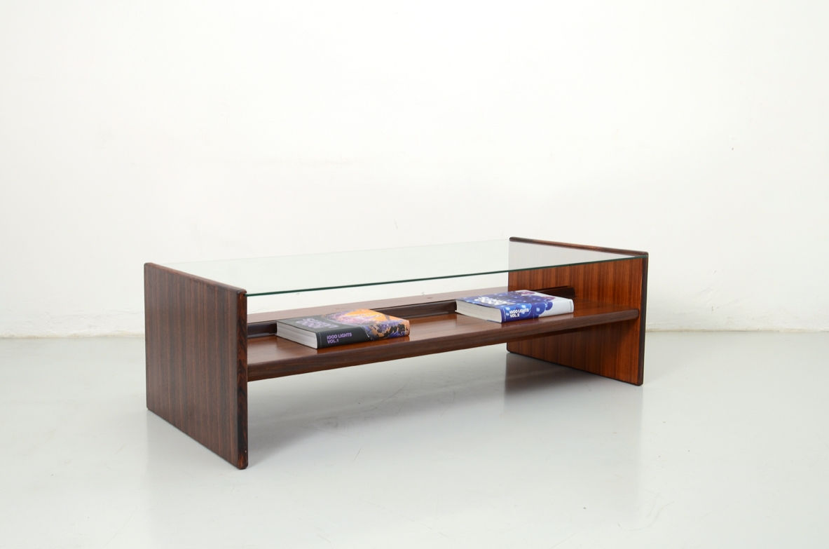 Tavolino in palissandro con piano in vetro, produzione Bernini 1965.