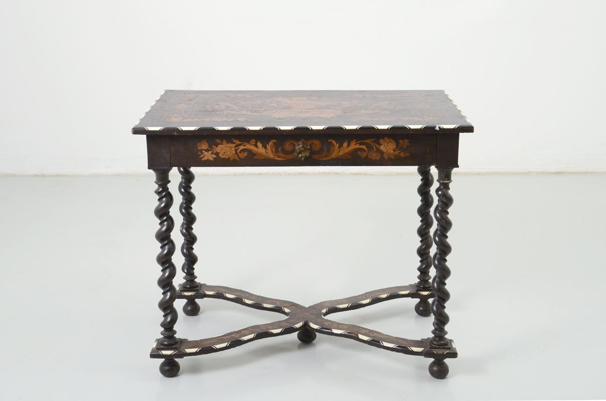 Tavolino antico intarsiato 1840ca.