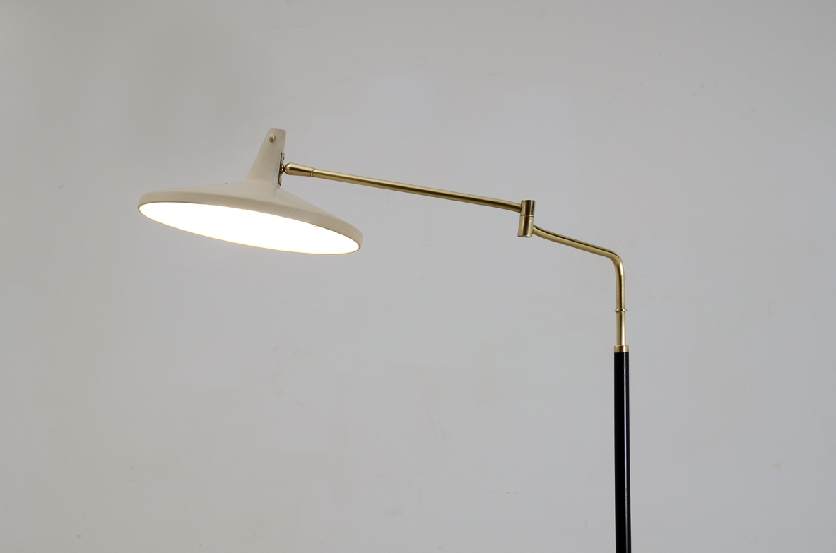 Stilnovo, lampada da terra in metallo e ottone, Italia 1955