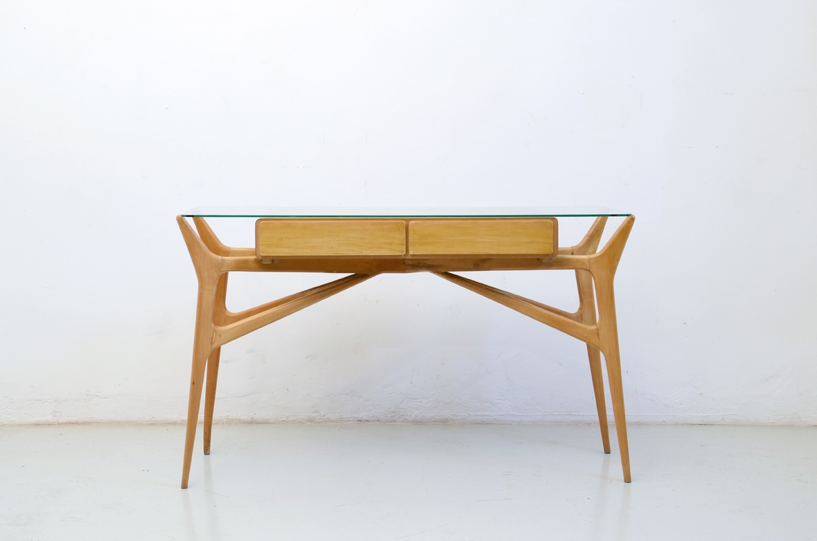 1950's refined console table in light wood with two drawers and crystal glass top in the style of Ico Parisi.