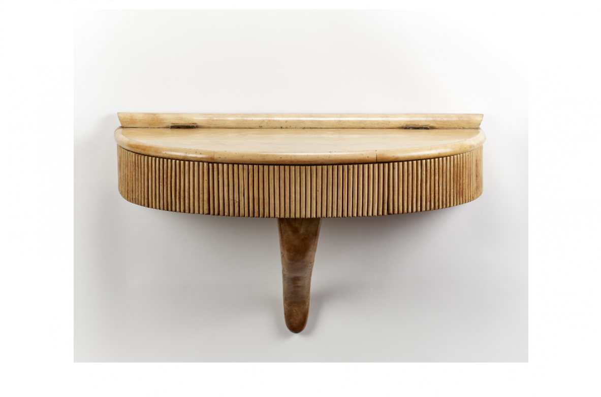 Pretty maple shelf / console with internal compartment. Italy, 1940ca.