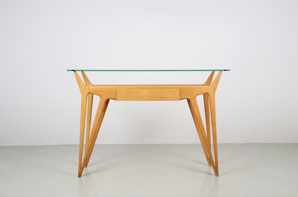 Italian manufacture, console in blond maple with a central drawer and glass top.