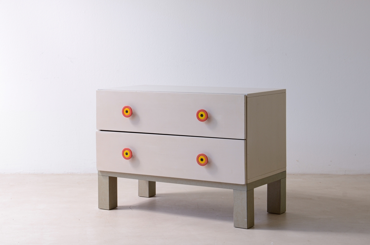 Ettore Sottsass per Poltronova, piccola cassettiera vintage con pomoli in legno colorato