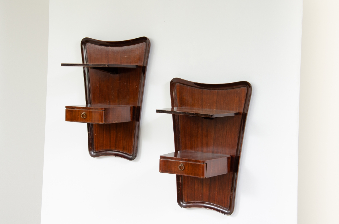 Osvaldo Borsani, coppia di comodini da parete, 1950ca.
