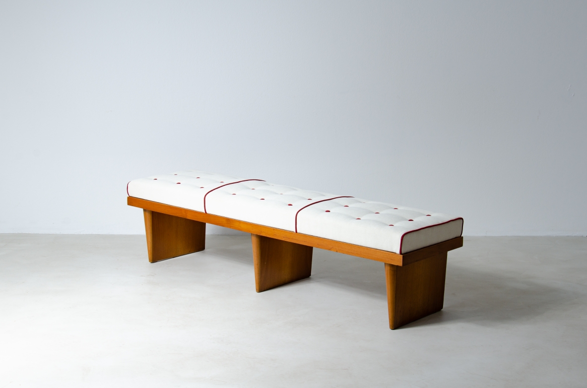 Very elegant bench with wooden frame and three uprights, seat in padded fabric.  Attribution Gio Ponti, 1950ca.
