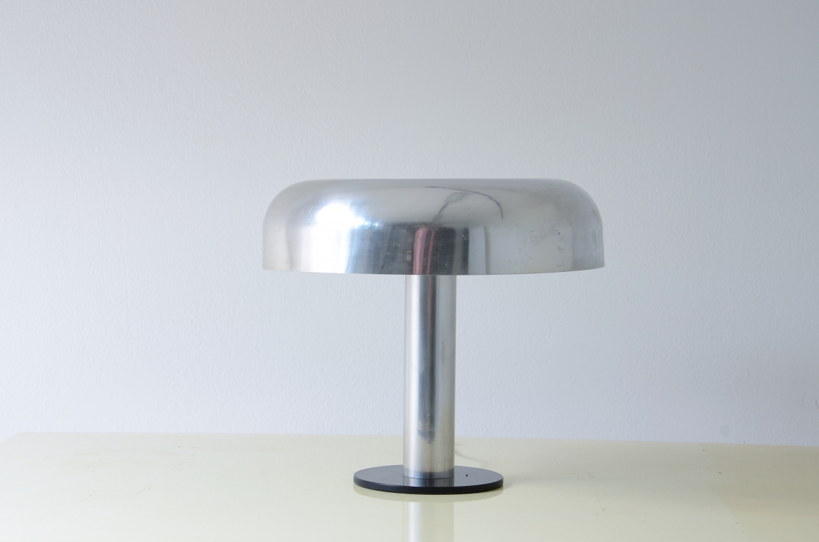 Table lamp in painted metal and polished aluminum.  Italian manufacture 1970ca.