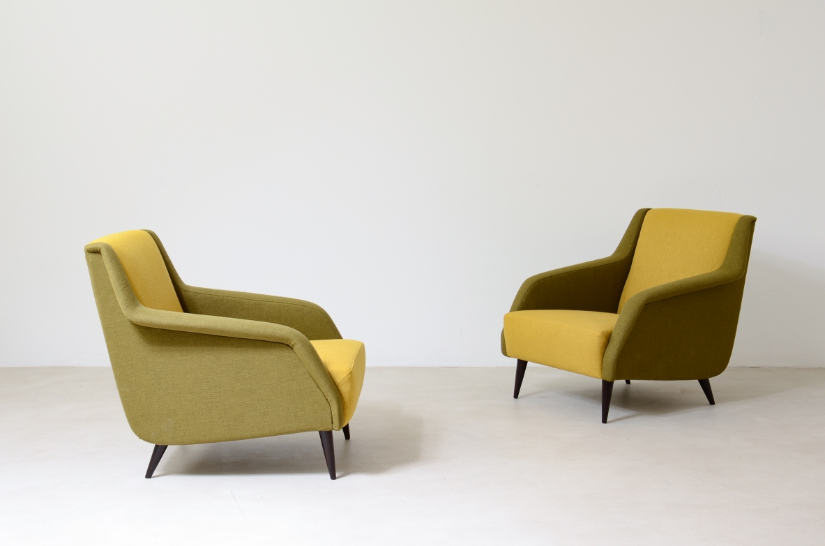 Carlo De Carli, Gio Ponti  Coppia di poltrone modello 802 rivestite in tessuto imbottito Manifattura Cassina 1954.