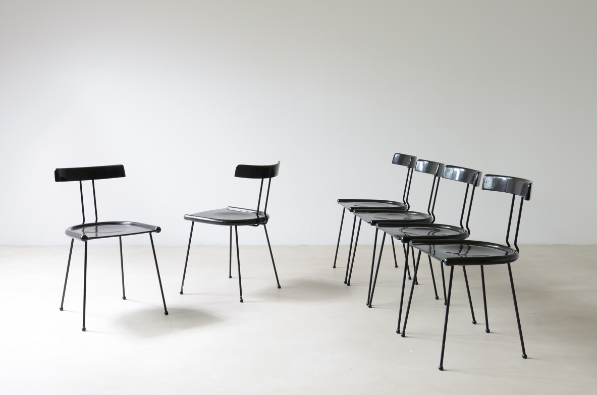 6 sedie in legno laccato e metallo brunito. anni '70