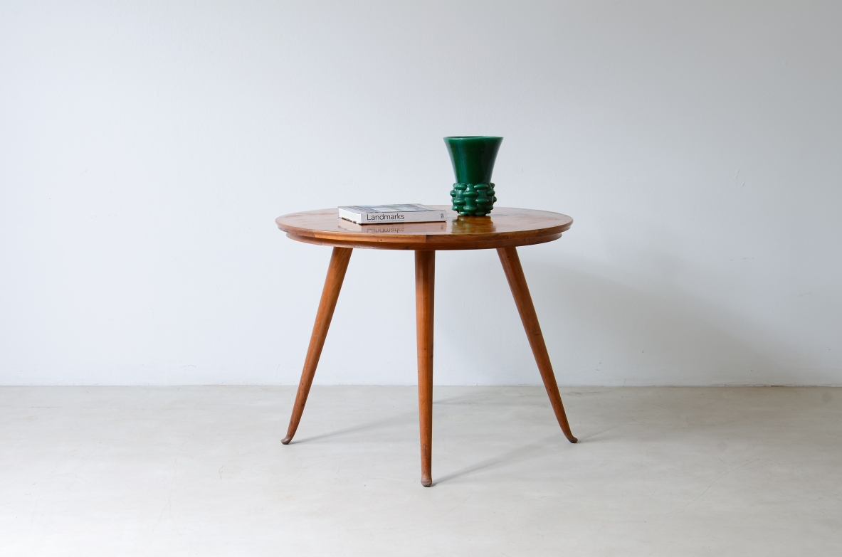 Guglielmo Ulrich Elegant cherry table with thin turned legs and veneered top. 1950