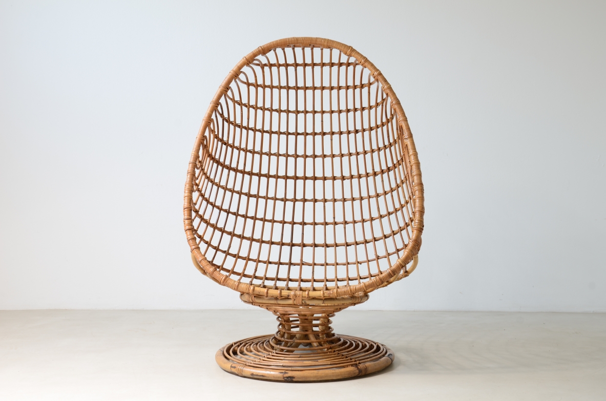 Bonacina, Italy, ca. 1955. Splendid egg-shaped seat in woven rush and rattan.