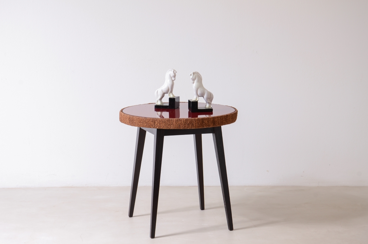 Tavolino in rovere tinto con piano in vetro e fascia in corda.  Attribuito a Guglielmo Pecorini, 1940ca.