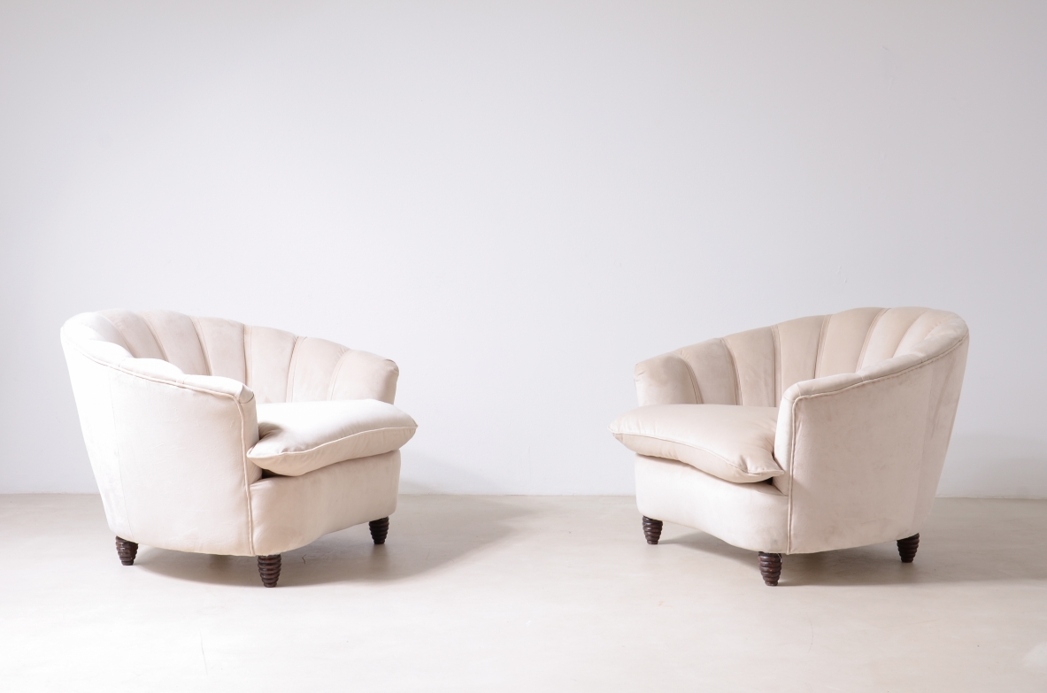 Gio Ponti Pair of large shell-shaped armchairs Manufactured by Casa & Giardino, ca. 1935.