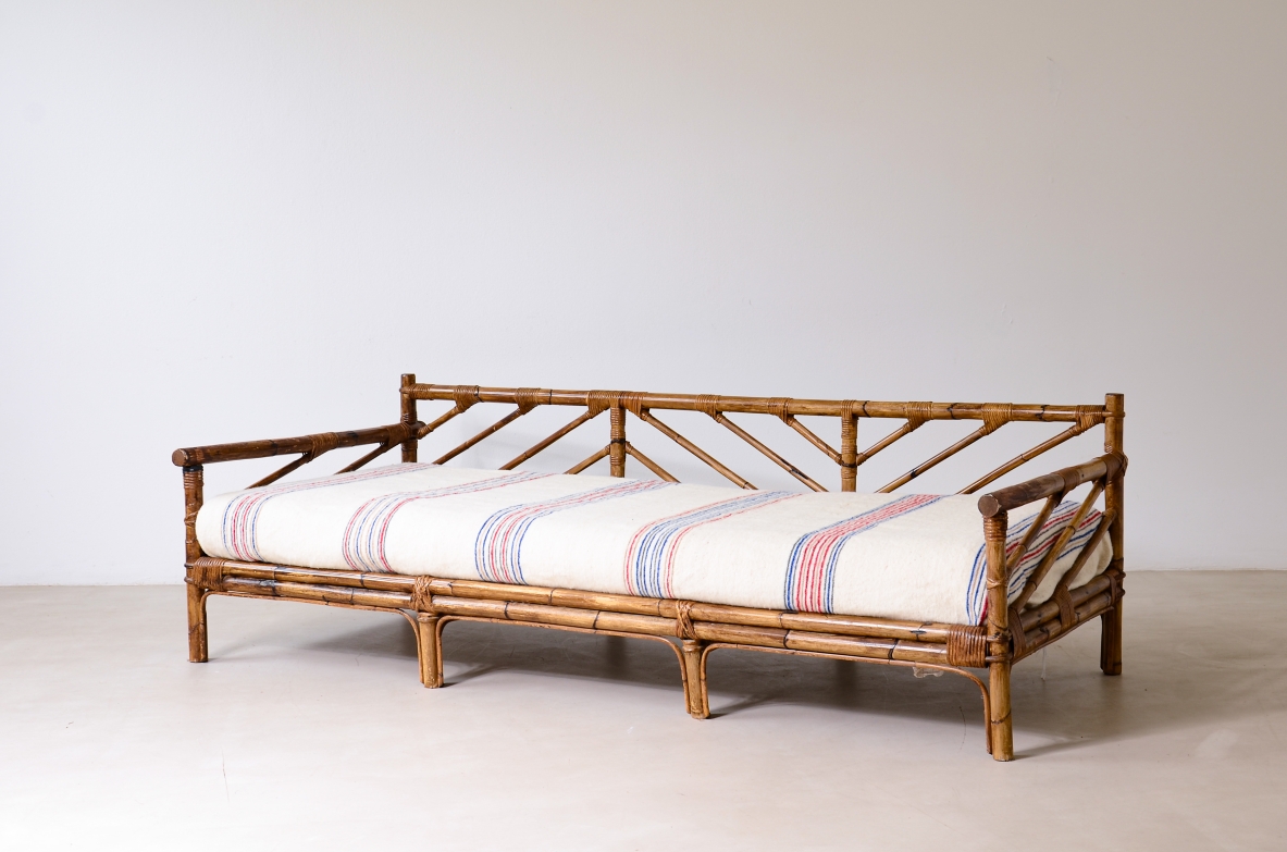 Divano/letto in malacca e giunco intrecciato.  Manifattura Vivai del Sud, 1960ca.