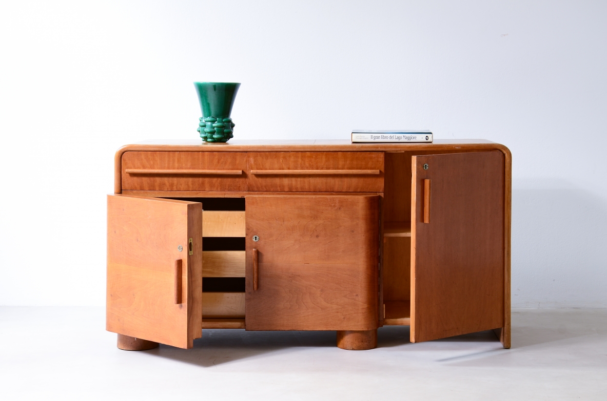 Mobile ad ante e cassetti in legno biondo.  Manifattura francesce epoca Art Deco, 1930ca.