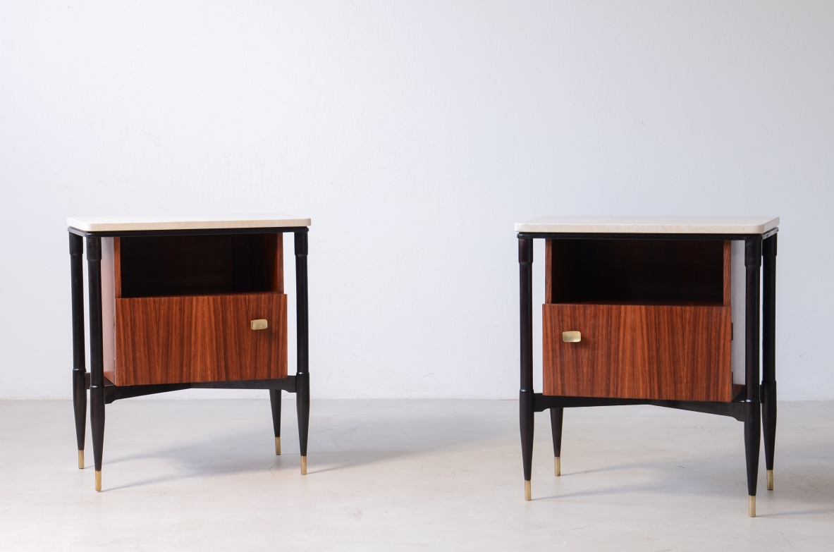 Pair of elegant walnut nightstands with four turned legs, Italian manufacture, ca. 1955.